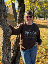 Charger l'image dans la galerie, Accessoire - Official Crewneck Rose & Lye brun chocolat