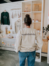 Charger l'image dans la galerie, Accessoire - Official Crewneck Rose &amp; Lye beige/crème
