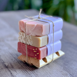 Ensemble cadeau 3 savons assortis et un porte-savon